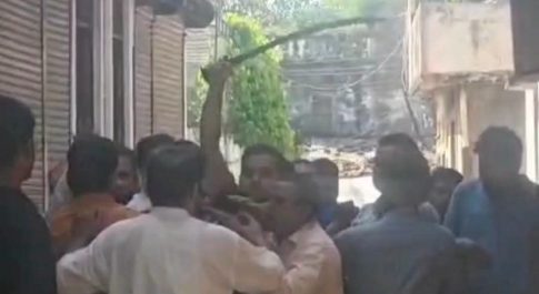 जमीन विवाद को लेकर नेपालगंज में धारदार हथियारों से हमला, दो की हालत गंभीर ICU में भर्ती